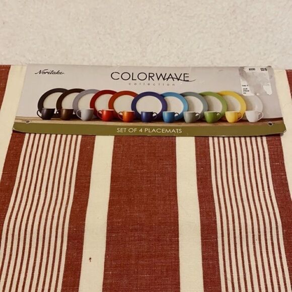 Noritake Colorwave raspberry set of 4 placemats - Picture 3 of 8